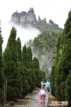 宜昌多家旅行社及新闻媒体考察天柱山风景区