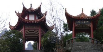 游客公共休息设施和景观设施